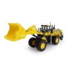 UH8127 Komatsu WA600-8 wheel loader /1:50 Universal Hobbies