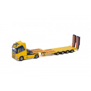 WSI02-2601 - Volvo FH4 Globetrotter XL 4x2 semi lowloader 4axle with ramps LAZZARONI /1:50 WSImodels