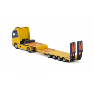 WSI02-2601 - Volvo FH4 Globetrotter XL 4x2 semi lowloader 4axle with ramps LAZZARONI /1:50 WSImodels