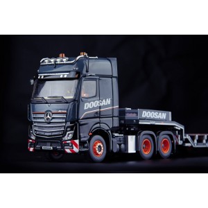99-10102 - MB Actros GigaSpace 6x4 Nooteboom OSDS Semi-lowloader 3axle Doosan /1:50 IMCmodels