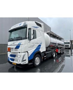 83215 - Volvo FH5 Globetrotter 4x2 tank trailer Vendrig /1:50 TEKNO