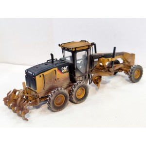 WM015 - Caterpillar 140M motorgrader - weathered series /1:50 giftmodels