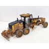 WM015 - Caterpillar 140M motorgrader - weathered series /1:50 giftmodels