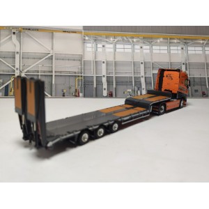 WSI02-2781 - Volvo FH4 Globetrotter 4x2 semi lowloader 3axle w/ramps  Massucco T /1:50 WSImodels