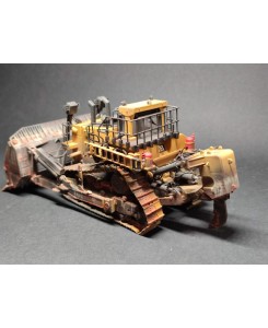 WM030 - Caterpillar D11T carry dozer - weathered series /1:50 giftmodels