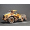 WM032 - Volvo L180H wheel loader - weathered series /1:50 Motorart