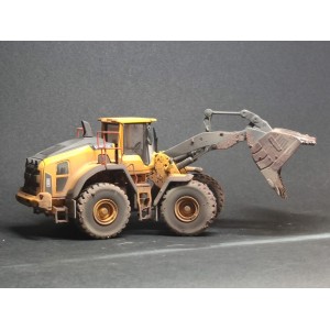 WM032 - Volvo L180H wheel loader - weathered series /1:50 Motorart