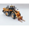 WM035 - Komatsu WA600-8 wheel loader marble-block handler - weathered series /1:50 Universal Hobbies
