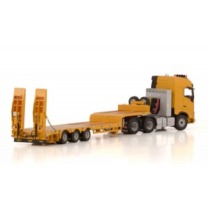WSI04-2207 - Volvo FH5 Globetrotter 6x2 semi-lowloader 3axle w/ramps - Yellow - Premium line /1:50 WSImodels
