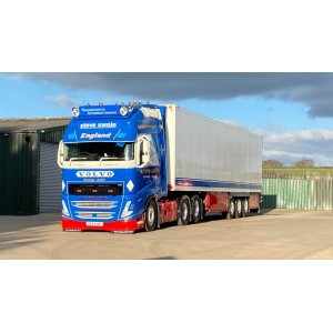 85729 - Volvo FH5 Globetrotter XL 6x2 frigo Steve Swain /1:50 Tekno