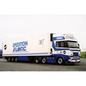 86903 - Volvo FH12 6x2 Globetrotter XL reefer Erik R. Larsen /1:50 Tekno