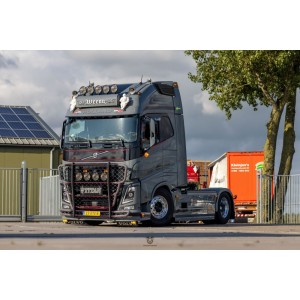 87529 - Volvo FH04 Globetrotter XL 4x2 set Weeda /1:50 Tekno