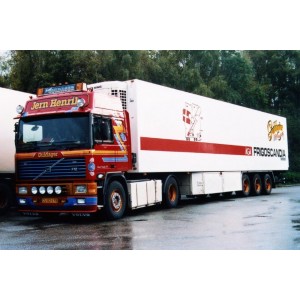 87650 - Volvo F12 Globetrotter 4x2 frigo Jern Henrik Guldager /1:50 Tekno