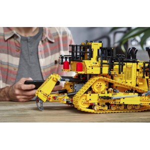 42131 LEGO Technic CAT D11 bulldozer radio controllato