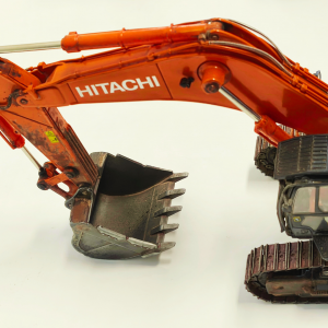 WM042 - Hitachi ZX890-7 excavator - weathered series /1:50 TMC