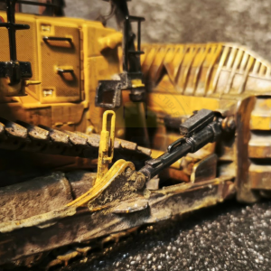 WM044 - Caterpillar D11 TKN tracked dozer - weathered series /1:50 Diecast Masters