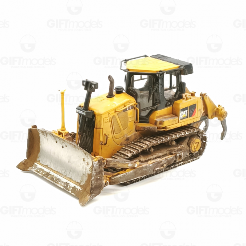 WM045 - Caterpillar 420d backhoe loader - weathered series /1:50 Norscot