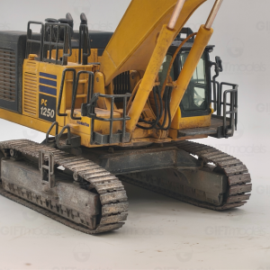 WM056 - KOMATSU PC1250-11 escavatore cingolato - effetto sporcatura /1:50 NZG