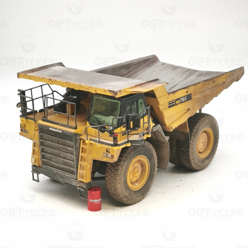 WM057 - Komatsu HD85-7 dumper gommato - effetto sporcatura /1:50 NZG