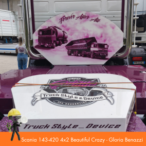 WSI02-3979 - Scania serie3 143-420 4x2 Beautiful Crazy - Gloria Benazzi /1:50 WSImodels